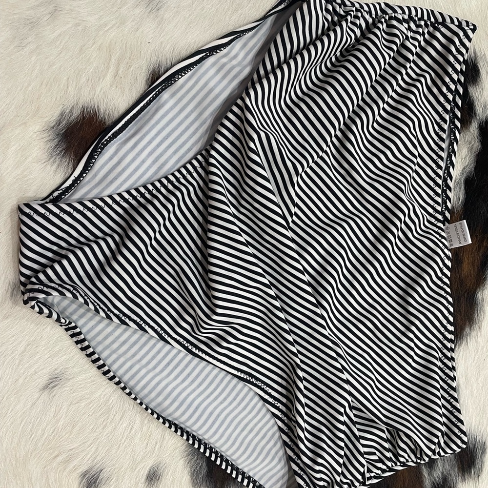 Black and white bathing suit bottoms size XXL
